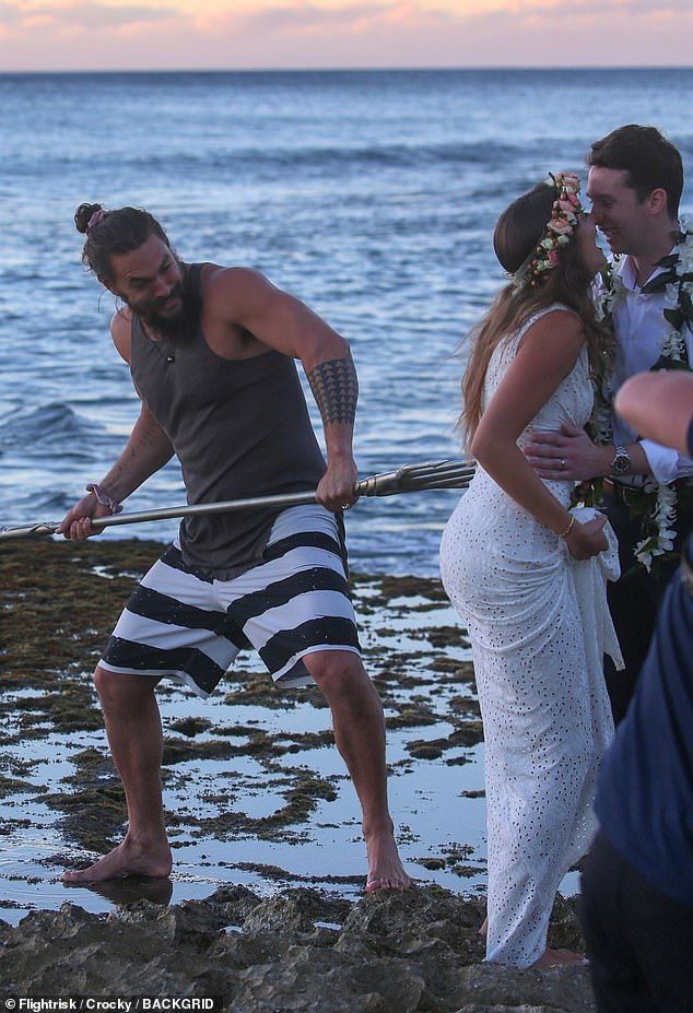 Jason Mamoa 'spoiled' the wedding photo of newlyweds
