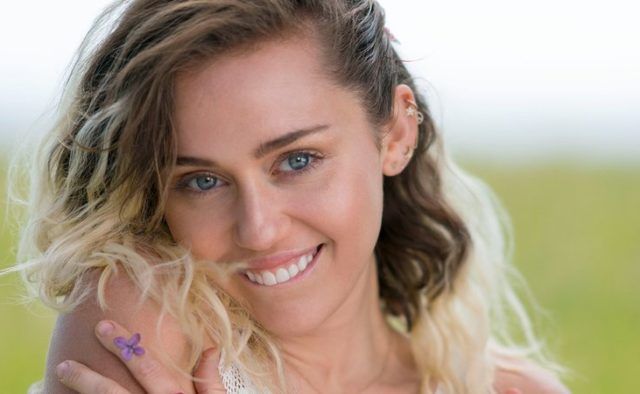 Miley Cyrus mom showed family photos from the daughter wedding