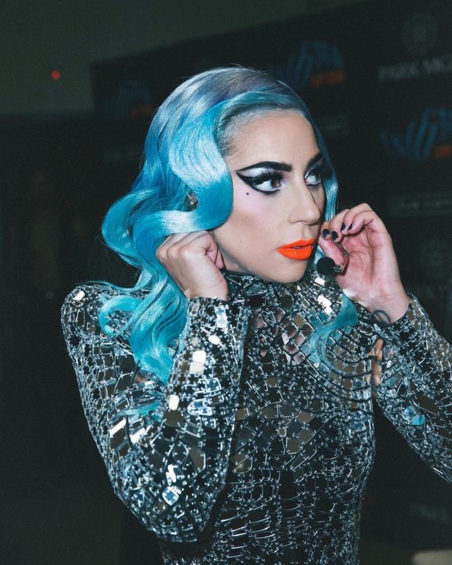 Lady Gaga got blue hair