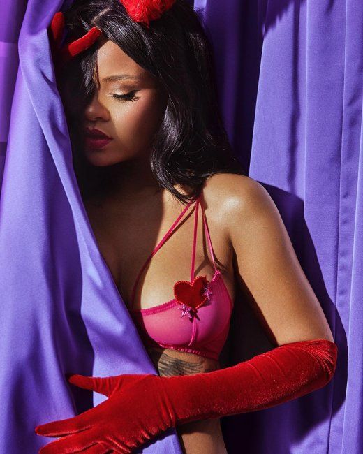 Rihanna in lingerie showed how we can look on St. Day. Valentine