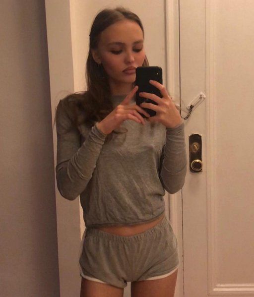 Lily-Rose Depp showed how she looks at home