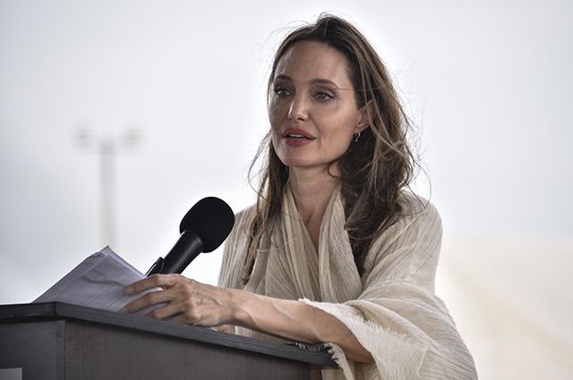 Angelina Jolie is going to sue Jennifer Aniston