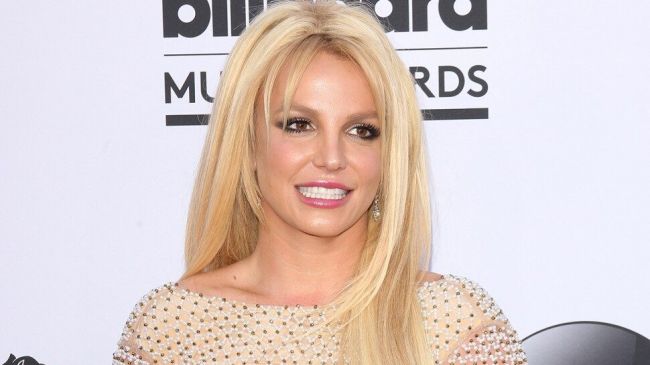 Britney Spears boasts splits in the air