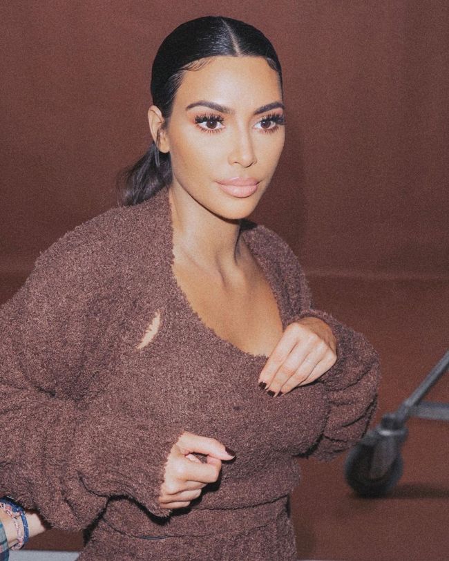 Kim Kardashian showed a stylish outfit