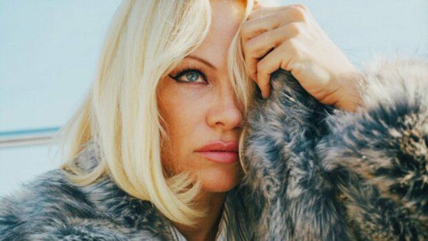 Pamela Anderson conquered with a passionate look in one jacket