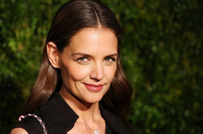 Katie Holmes spotted kissing new 33-year-old boyfriend