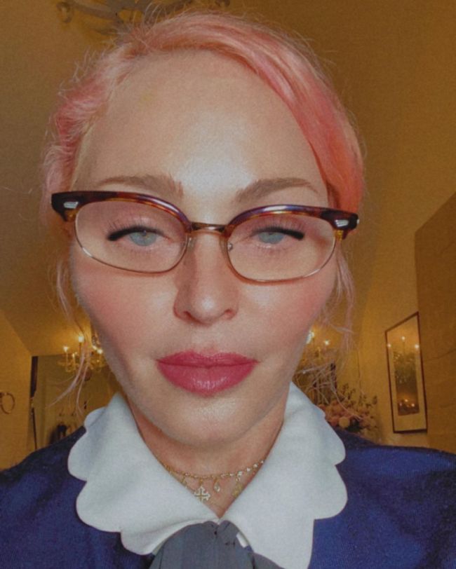 62-year-old Madonna confused fans with an unnatural face shape in the photo