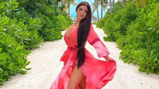 Demi Rose flaunted a luxurious figure in a candid dress