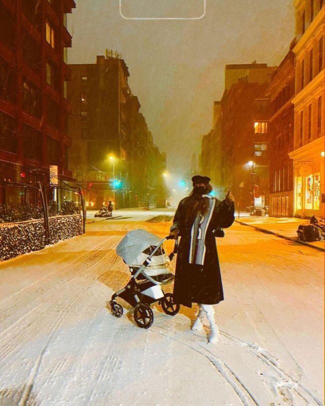 Gigi Hadid shared a photo with her daughter in snow-covered New York City