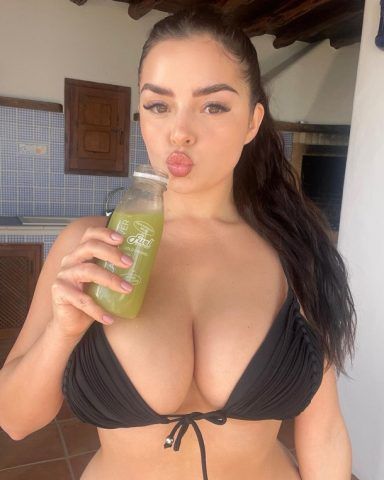 Demi Rose delighted in swimsuit pics