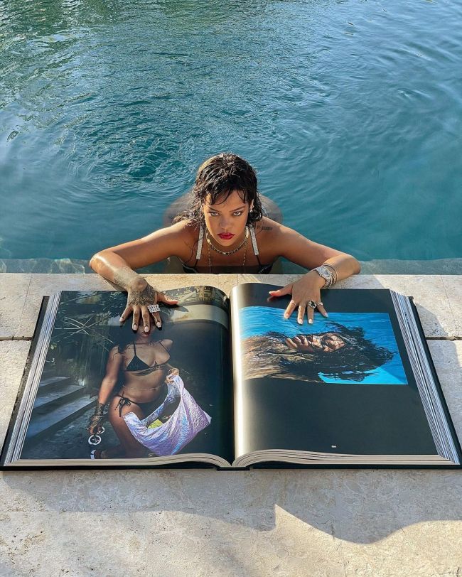 Rihanna presented fans a limited edition book about herself