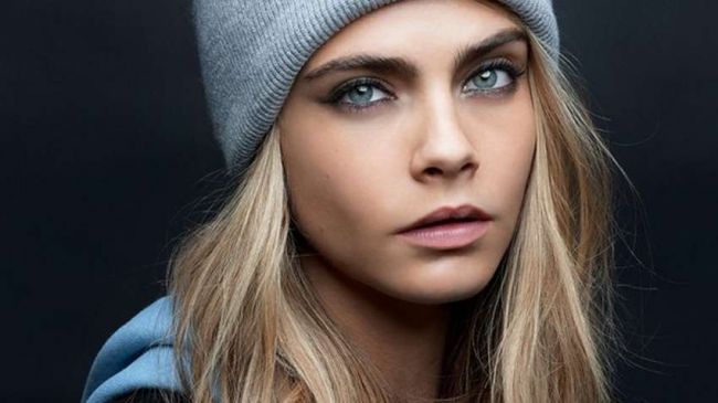Cara Delevingne shows off her new hairstyle