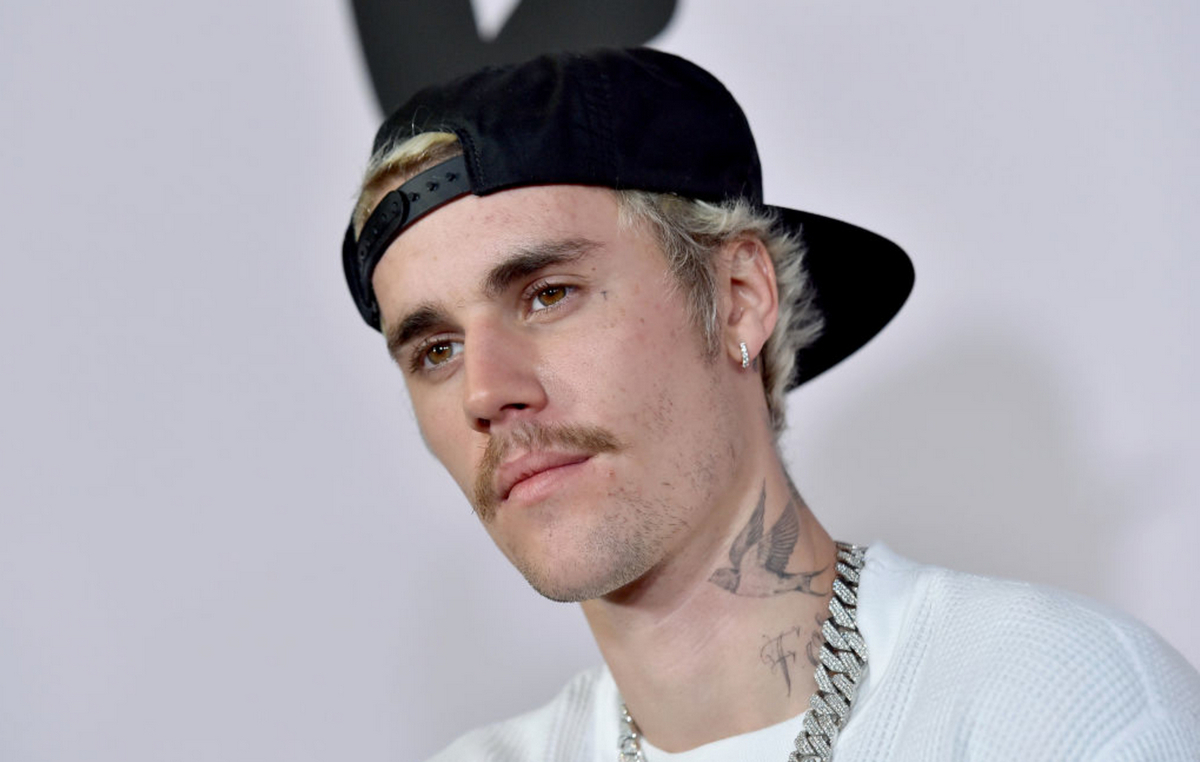 Successful Canadian singer Justin Bieber broke a new music record