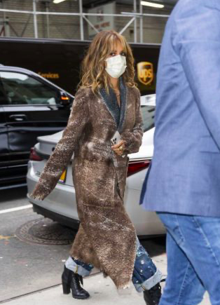 Halle Berry showed a stylish look in New York City