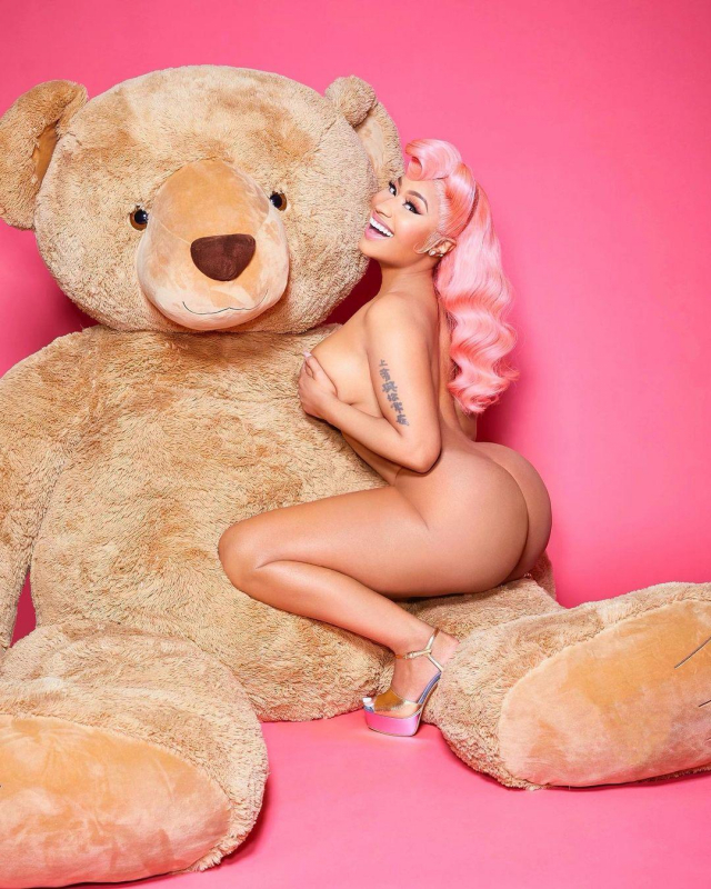 Nicki Minaj stripped naked on her birthday