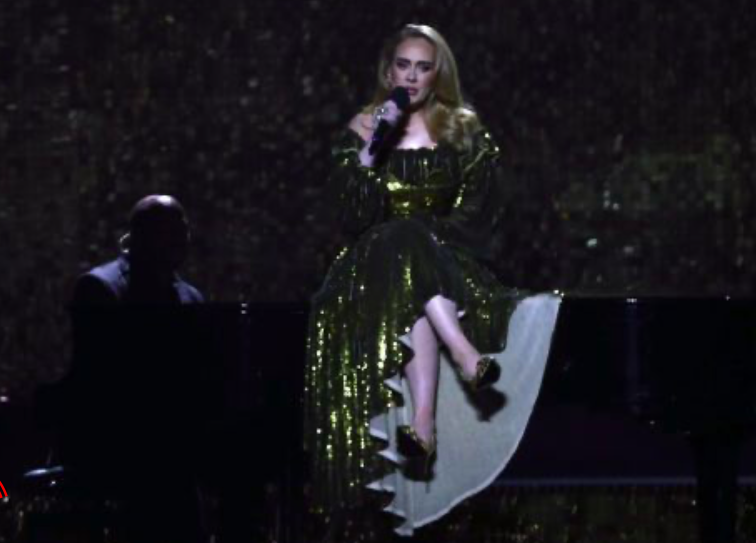 Adele sang on stage in a stunning Valentino outfit